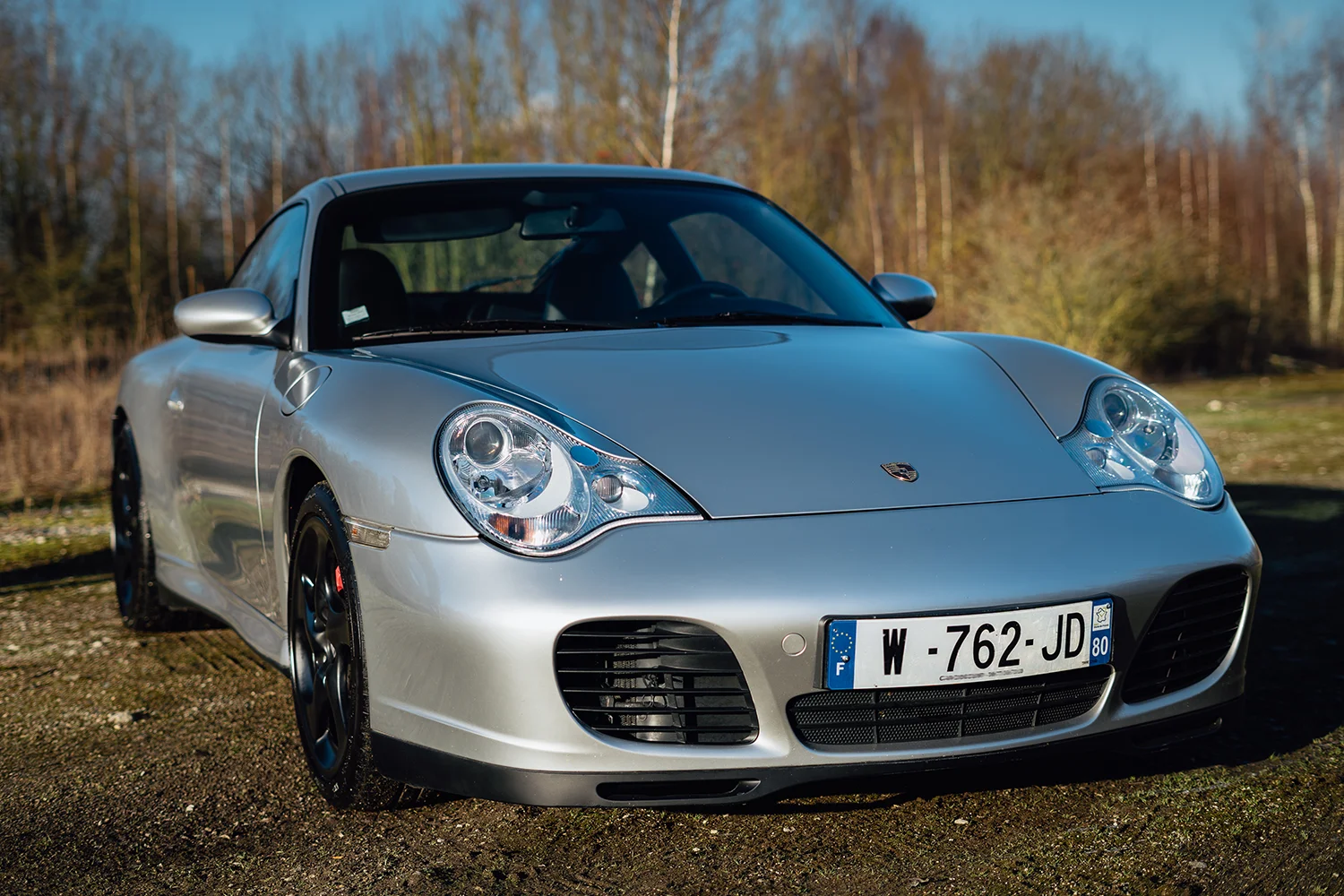 Photographie automobile d une Porsche grise